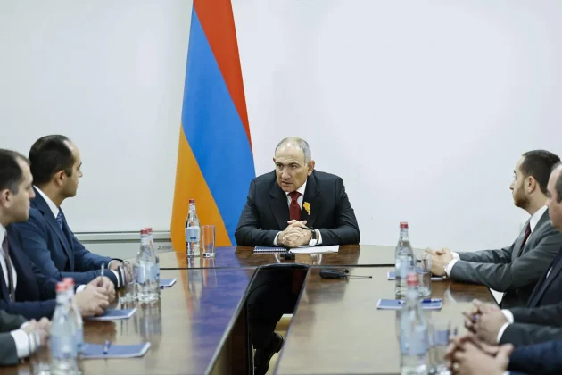 Վարչապետը ԲՏԱ նախարարության աշխատակազմին է ներկայացրել նորանշանակ նախարար Դավիթ Թադևոսյանին | hetq.am