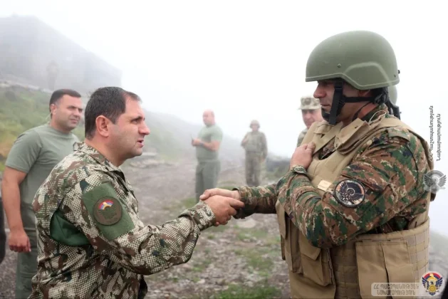 Սուրեն Պապիկյանը ստուգայցեր է կատարել բանակային դիրքեր | hetq.am