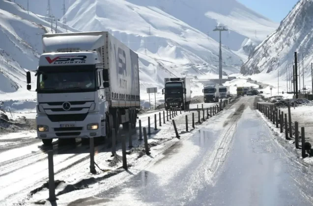 Ստեփանծմինդա-Լարս ավտոճանապարհը փակ է կցորդով բեռնատարների համար
