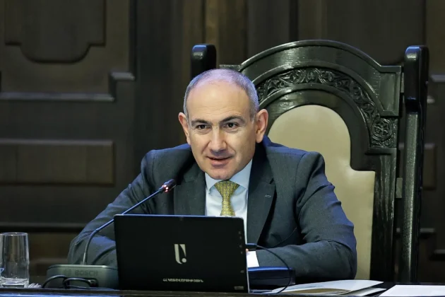 նիկոլ կառաավ