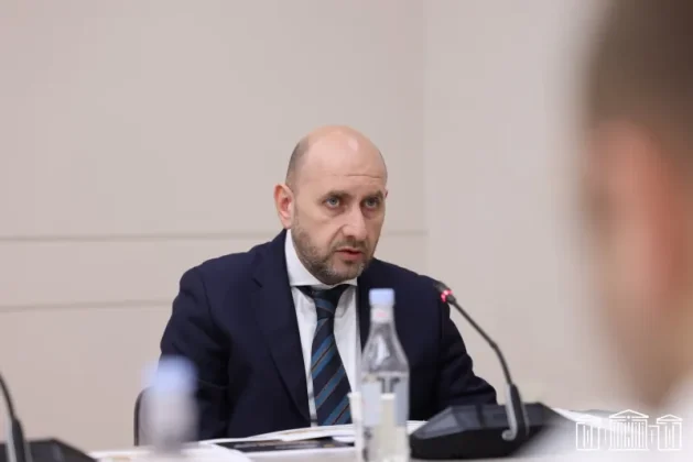 ԱԺ հանձնաժողովին նիստին քննարկվել է Մարտին Գալստյանին ԿԲ նախագահի թեկնածու առաջադրելու հարցը