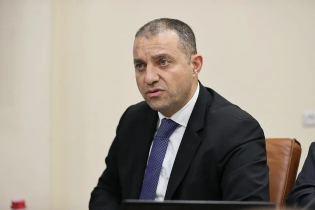 Ձերբակալվել է Էկոնոմիկայի նախկին նախարար Վահան Քերոբյանը | azatutyun.am
