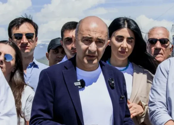 «Հայաստանում չկա անկախ դատական համակարգ»․ ԼՀԿ-ն քարոզարշավը է անում ԲԴԽ-ի դիմացից