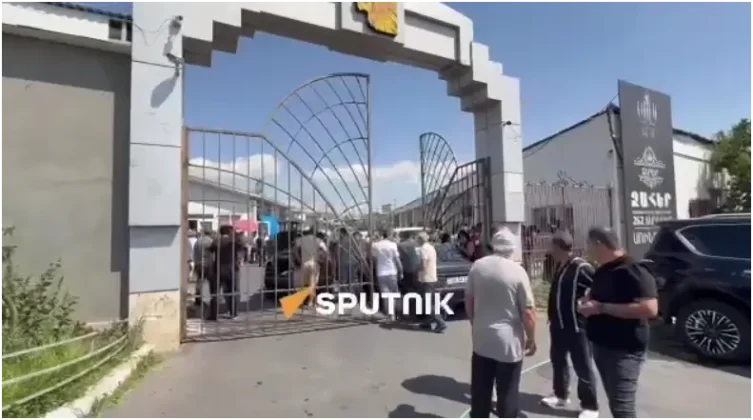 «Առինջ մոլի» աշխատակիցները պահանջում են պարզաբանել կապարակնքման հիմքերը. տեսանյութ | arm.sputniknews.ru