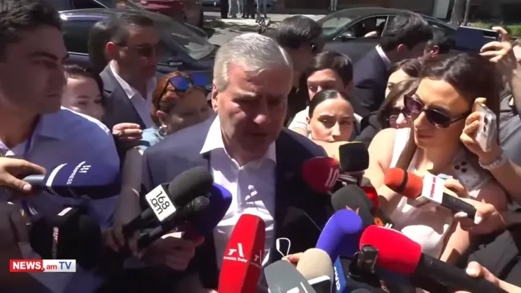 Քվեարկեց տնային կալանքի տակ գտնվող Սամվել Կարապետյանը