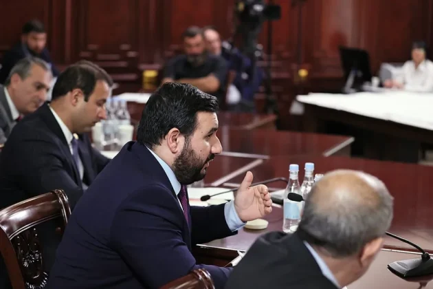 «Հետո չասեք՝ ինչի՞ էսպես եղավ, էս ի՞նչ բերեցիք մեր գլխին»․ 44-օրյա պատերազմի զեկույցի թեման ԱԺ-ում լեզվակռվի առիթ դարձավ | aravot.am