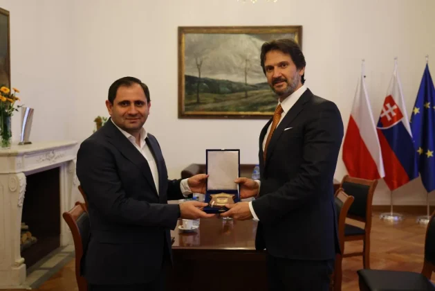 Պապիկյանն ու Կալինյակը քննարկել են պաշտպանության ոլորտում Հայաստան-Սլովակիա համագործակցությանը վերաբերող հարցեր