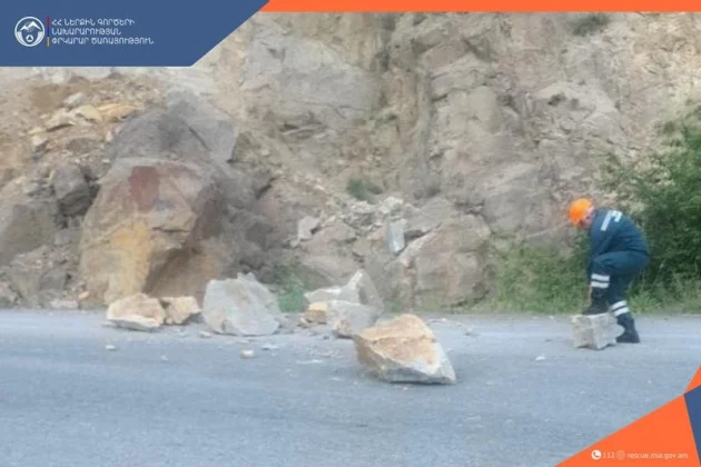Քարաթափում դեպի Ջերմուկ տանող ճանապարհին