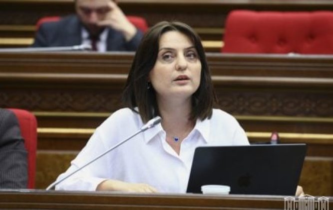 «Վատ եմ վերաբերվում, խոսել եմ նրա հետ, ցավում եմ, որ Արթուր Հովհաննիսյանը տրվեց տիկին Թովմասյանի սադրանքներին»․ Զարուհի Բաթոյան | aravot.am