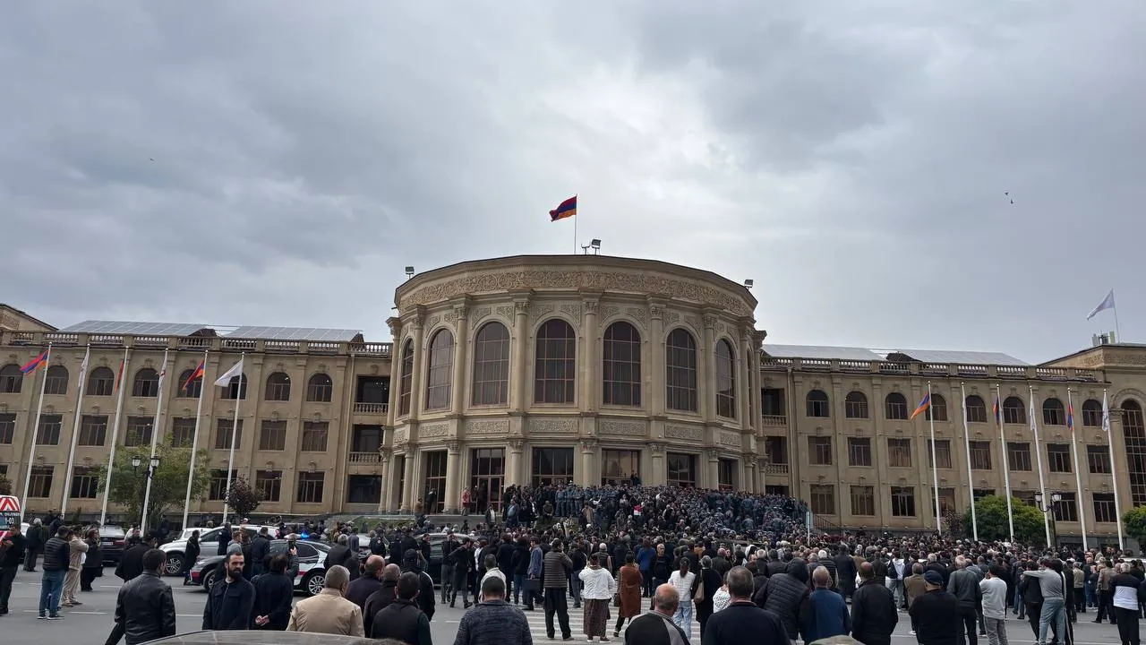Զարուհի Փոստանջյանը հրապարակել է հայտարարություն «Գյումրիում տեղի ունեցող բռնաճնշումների մասին՝ ուղղված միջազգային հանրությանը»